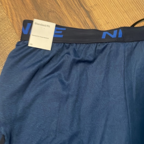 Nike dri fit shorts navy and black. - Picture 4 of 5